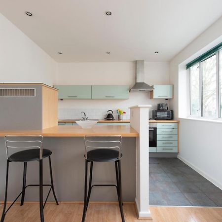 Modern Luxury Apartment By Bow Road Station Londres Exterior foto